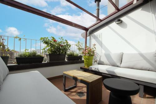 Ban công/sân hiên tại Penthouse with Patio & 2 Baths, 10 Min to Duomo