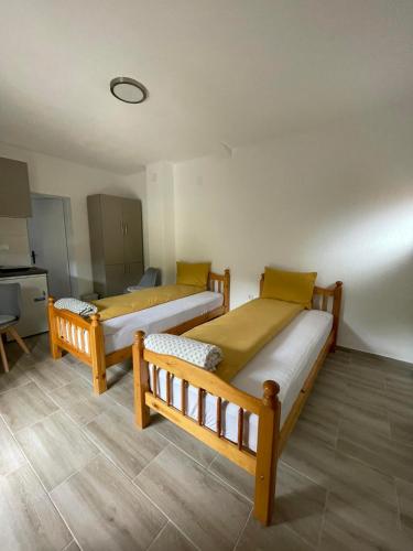 Postel nebo postele na pokoji v ubytování Apartman Jovanović