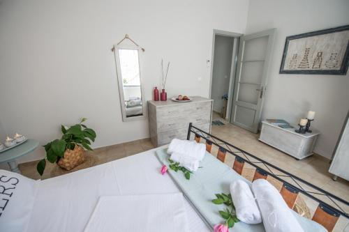 Кровать или кровати в номере Art apartment