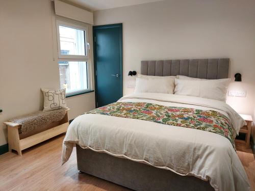 Кровать или кровати в номере Cathedral Quarter Apartments