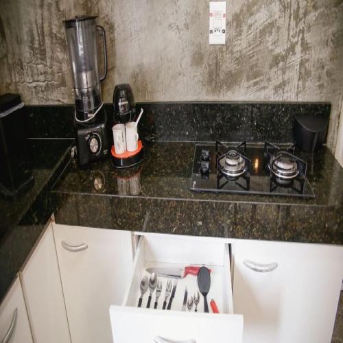 Kuchyň nebo kuchyňský kout v ubytování STUDIO 301 | WIFI 600MB | RESIDENCIAL JC, um lugar para ficar.