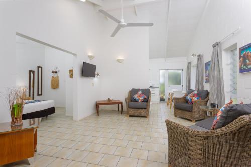 Posezení v ubytování Rarotonga Daydreamer Escape