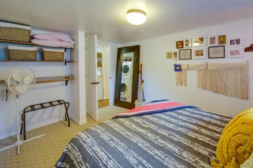 Katil atau katil-katil dalam bilik di Newport Cabin on Diamond Lake with Private Boat Dock