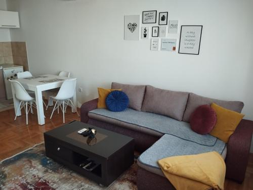 Χώρος καθιστικού στο Apartman TOM Bijeljina