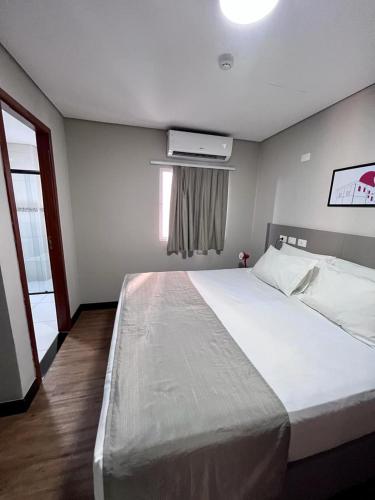 Ένα ή περισσότερα κρεβάτια σε δωμάτιο στο Asa Hotel