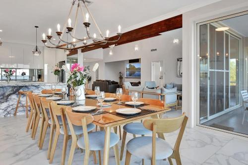 Gambar di galeri bagi Royal Retreat Peaceful Lakefront di Lake Munmorah