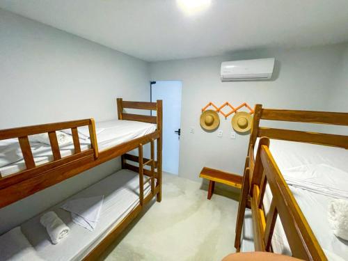 a room with two bunk beds and a hallway at Flat Pingo de Milagres in São Miguel dos Milagres