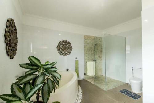 Kylpyhuone majoituspaikassa Sari Temuku Villa