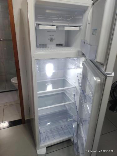 Kuchyň nebo kuchyňský kout v ubytování CASA CLIMATIZADA COM HIDROMASSAGEM PRÓXIMO BETO CARRERO E PRAIAS - Casa 1 DuMar Hospedagem
