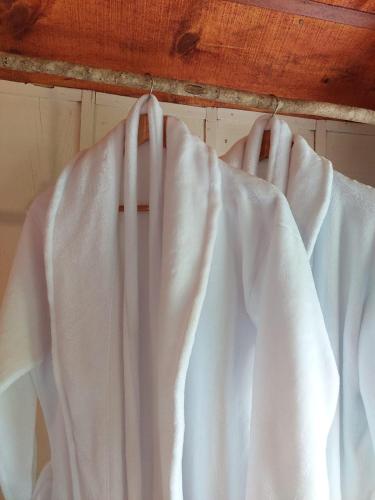a white curtain hanging from a wooden ceiling at Chalé Tinyhouse Com hidromassagem in Campos do Jordão