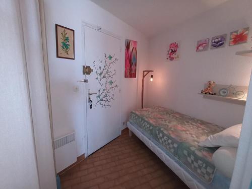 Studio cabine climatisé face plage avec parking à Sète