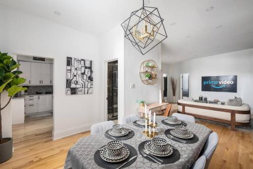 a living room with a table and a kitchen at Downtown Luxe: Metro, King Bed, Parking, Sleeps 6 in Montréal