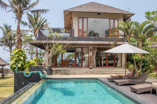 Beach Villa Balianの敷地内または近くにあるプール