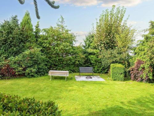 Κήπος έξω από το 4 star holiday home in Glesborg-By Traum