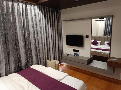 TV a/nebo společenská místnost v ubytování hotelrosewood