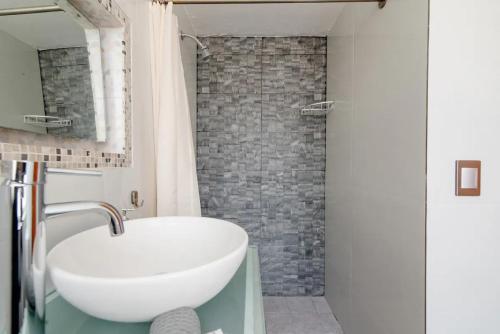 Ένα μπάνιο στο Habitación c/baño independiente, a unos min del Centro Histórico