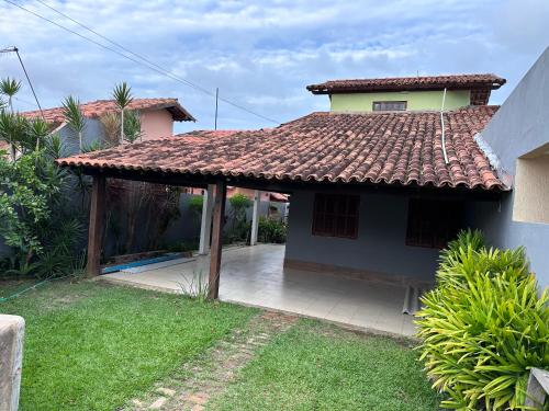 a house with a tiled roof and a yard at Casa 4 quartos com piscina Grussai in São João da Barra