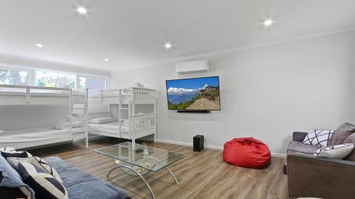 Μια τηλεόραση ή/και κέντρο ψυχαγωγίας στο Nakarra