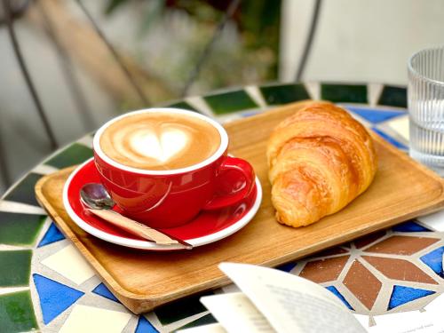 Pilihan sarapan tersedia untuk tetamu di Lotus Home Cafe
