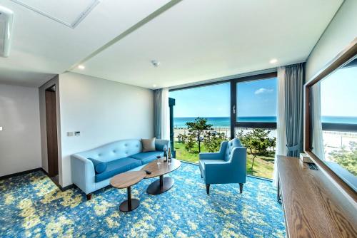 O zonă de relaxare la Marevo Beach Hotel