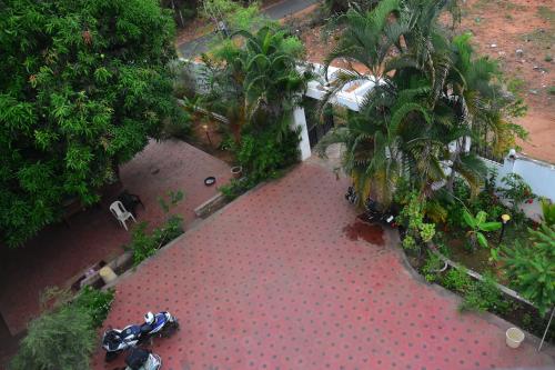 Jardín al aire libre en Paradise White Villa