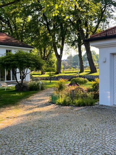 a cobblestone driveway in front of a house at Herrenhaus - Starnberger See - Ammerland in Münsing am Starnberger See