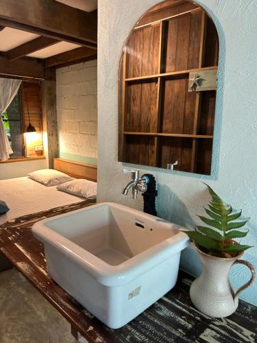 Postel nebo postele na pokoji v ubytování forestel homestay kohkood ฟอเรสเทล โฮมสเตย์ เกาะกูด