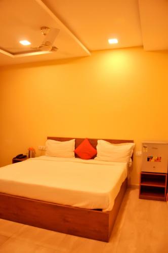 Katil atau katil-katil dalam bilik di Krishn Palace Hotel