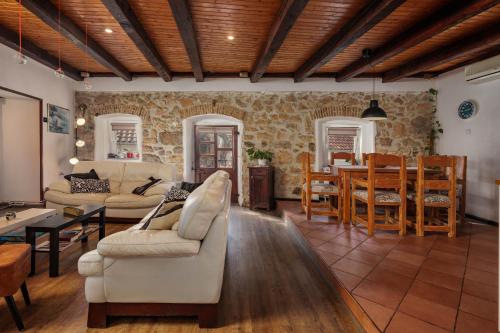 Meja Stone House with Pool