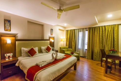Katil atau katil-katil dalam bilik di Jaipur Hotel Golden Manor By BrandMyHotel-City Center Bani Park Jaipur