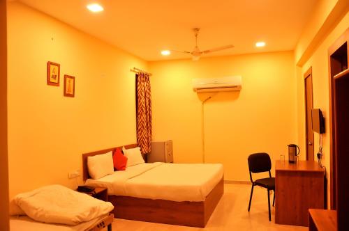 Katil atau katil-katil dalam bilik di Krishn Palace Hotel