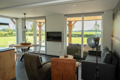 a living room with a couch and a table at Vakantieverblijf Weidezicht in Dorst