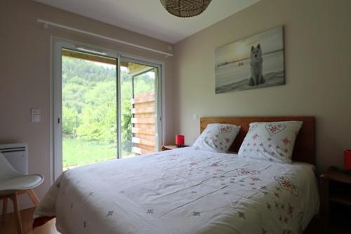 Un pat sau paturi într-o cameră la A4 - Résidence La Montille