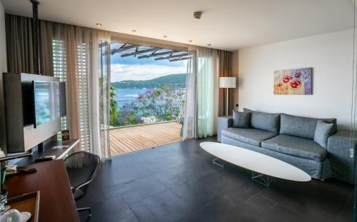 a living room with a couch and a table at Kuum Hotel & Spa in Golturkbuku