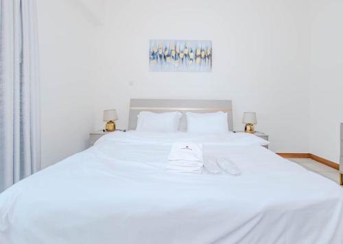 Postel nebo postele na pokoji v ubytování StoneTree - Spacious 1BR - Best Location for Tourist