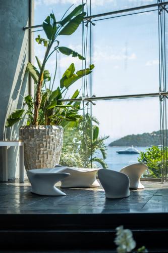 a group of bowls and a potted plant in front of a window at Kuum Hotel & Spa in Golturkbuku