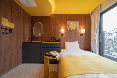 Cama ou camas em um quarto em Nouvelle Hotel Seoul Itaewon by Aank