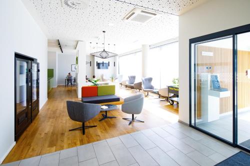 an open living room with a couch and chairs at smartments Wien Heiligenstadt in Vienna