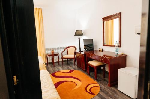 a living room with a desk and a computer and a room at Casa Octavian in Suceviţa