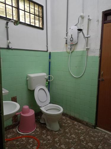 Ένα μπάνιο στο One Mek Homestay