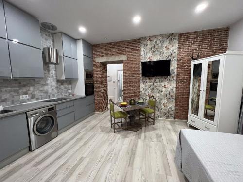 a kitchen and dining room with a table in a room at Redondilla in Madrid