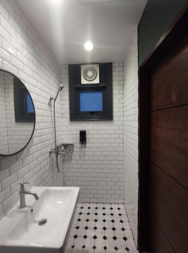 Ένα μπάνιο στο N5 Ratchawong Hostel