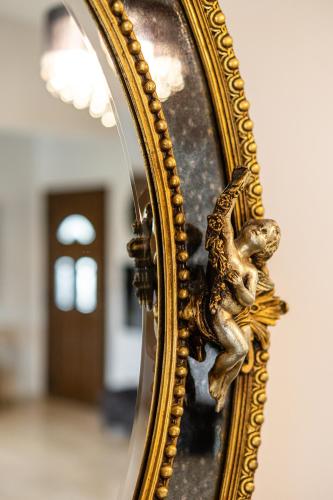 a mirror with a gold dragon on it at Black Velvet in Agkidia