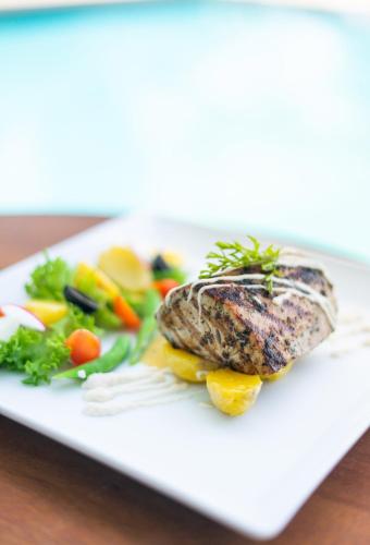 ホテルの敷地内または近くでの食事または食べ物