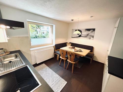 Una cocina o cocineta en Ferienhaus Ragg