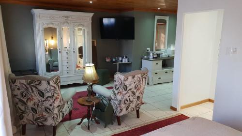 Dapur atau dapur kecil di At The Nest Bed & Breakfast Guesthouse