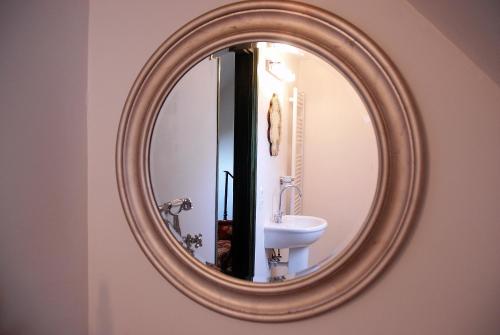 a bathroom with a sink and a mirror on a wall at Sárga Ház in Káptalantóti