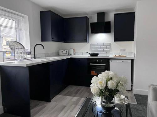 Ảnh trong thư viện ảnh của 2 Bed apartment Sleeps 3 -Smart Tv -Private garden ở Huddersfield