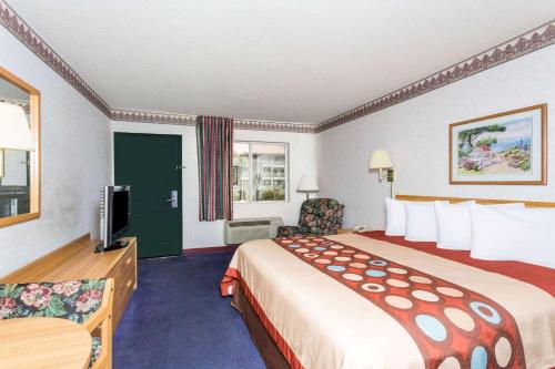 Days Inn by Wyndham Phoenix West Image
