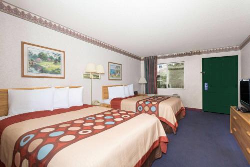 Days Inn by Wyndham Phoenix West Image